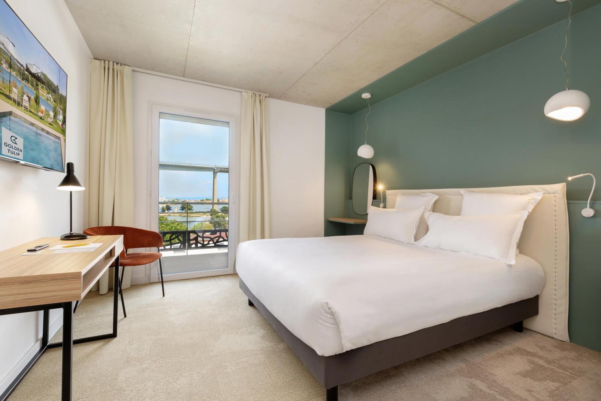 Golden Tulip Hotel & Rooftop Martigues Provence Екстер'єр фото