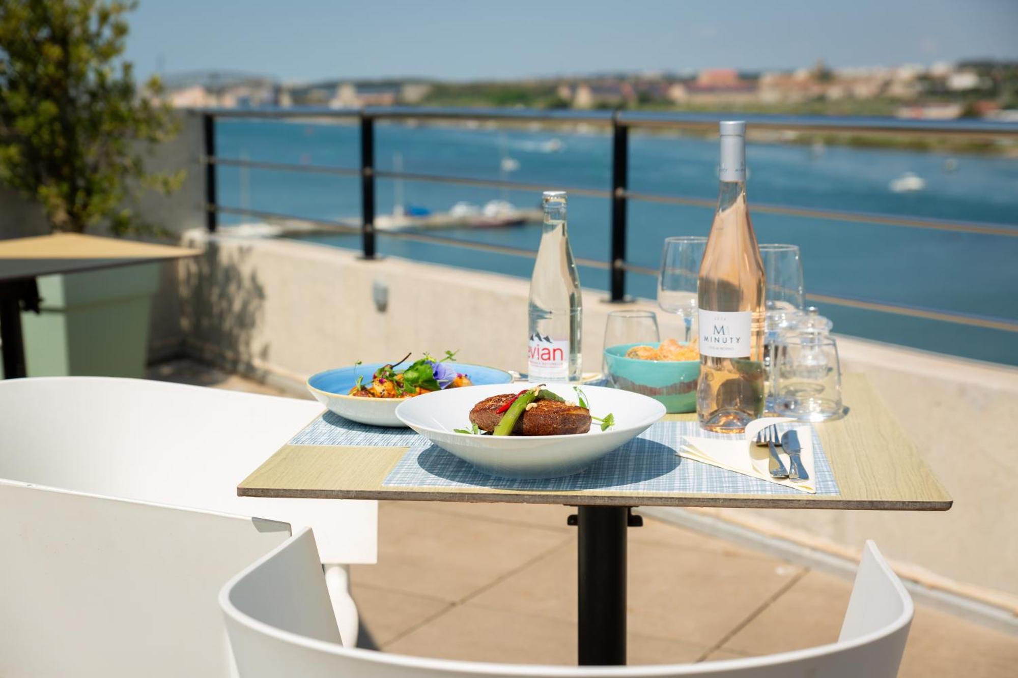Golden Tulip Hotel & Rooftop Martigues Provence Екстер'єр фото