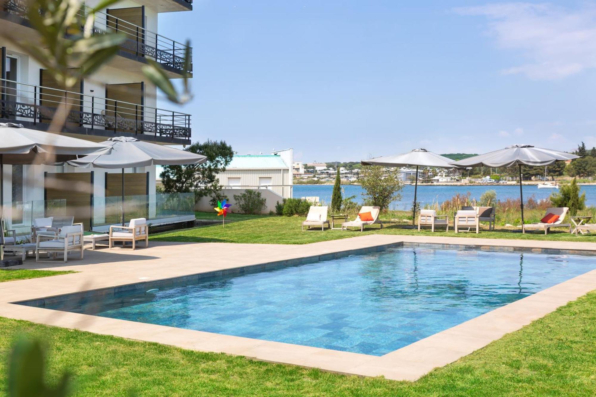 Golden Tulip Hotel & Rooftop Martigues Provence Екстер'єр фото