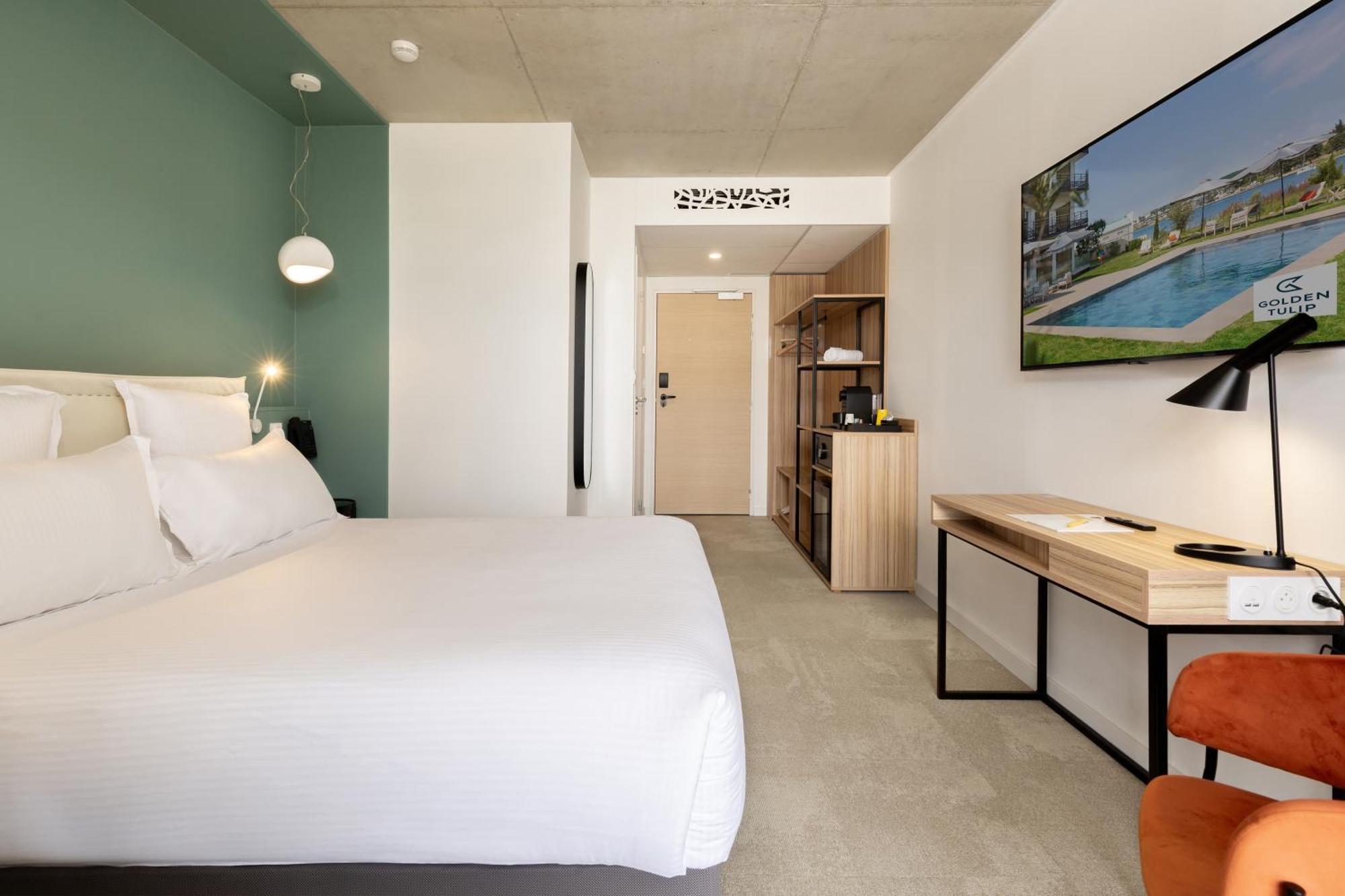 Golden Tulip Hotel & Rooftop Martigues Provence Номер фото